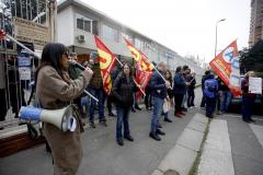 13 marzo 2023 Contestatori alla commemorazione di Ramelli del sottosegretrio Paola Frassinetti all'Istituto Molinari