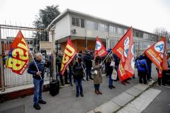 13 marzo 2023 Contestatori alla commemorazione di Ramelli del sottosegretrio Paola Frassinetti all'Istituto Molinari